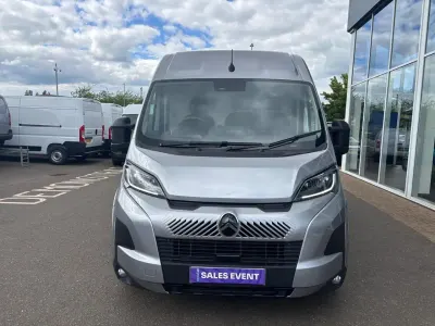 Usado Citroën Relay 138 CV (101 kW) 2024 Gris Van