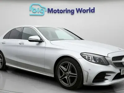 Usado Mercedes C200 AMG line 160 CV (117 kW) 2019 Plateado Berlina