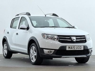 Used Dacia Sandero Lauréate 90 HP (66 kW) 2015 White Hatchback