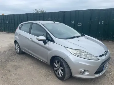 Używany Ford Fiesta Zetec 2008 Srebrny Hatchback