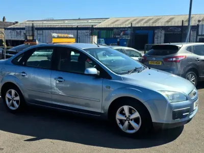 Używany Ford Focus Ghia 145 KM (106 kW) 2006 Niebieski Sedan/Limuzyna