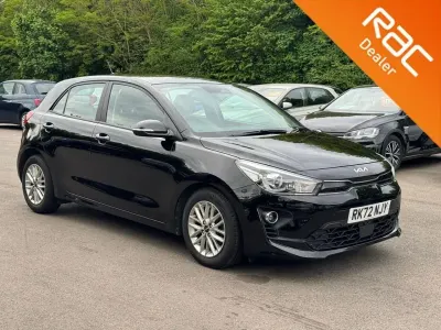 Begagnad Kia Rio 99 HK (72 kW) 2022 Svart Halvkombi