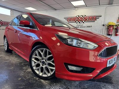 Used Ford Focus Zetec 125 HP (91 kW) 2015 Red Hatchback