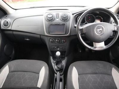 Used Dacia Sandero Lauréate 90 HP (66 kW) 2015 Hatchback