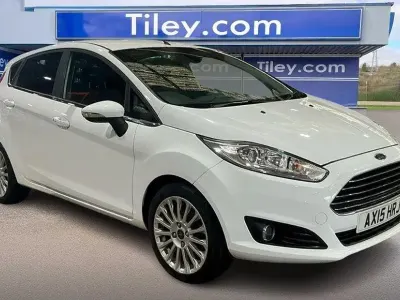 Used Ford Fiesta Titanium 98 HP (72 kW) 2015 White Hatchback
