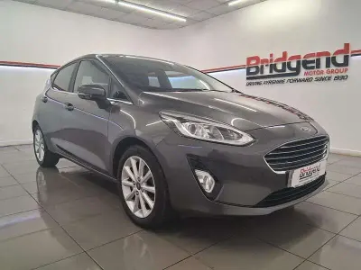 Używany Ford Fiesta Titanium 2020 Szary Hatchback