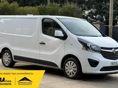 Second-hand Vauxhall Vivaro S 2017 Alb