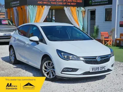 Used Vauxhall Astra S 136 HP (100 kW) 2019 White Hatchback