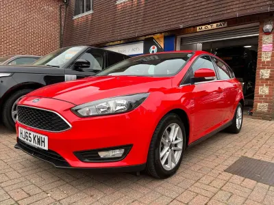 Used Ford Focus Zetec 125 HP (91 kW) 2014 Red Hatchback