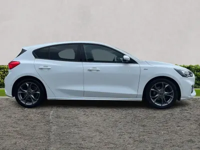 Used Ford Focus ST-Line 2020 White Hatchback