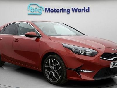 Usado Kia Ceed 160 HP (117 kW) 2021 Vermelho Citadino