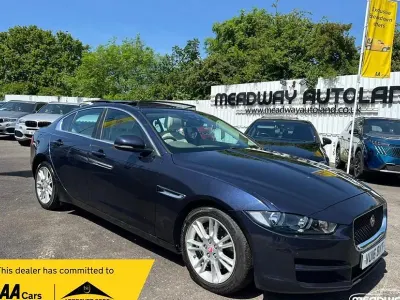 Used Jaguar XE Prestige 180 HP (132 kW) 2016 Blue Sedan