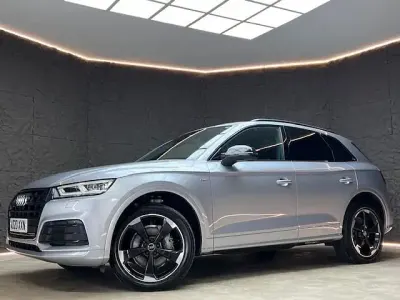 Begagnad Audi Q5 Black Edition 190 HK (139 kW) 2020 Silver SUV