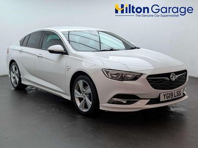 Used Vauxhall Insignia SRi 165 HP (121 kW) 2019 White Hatchback