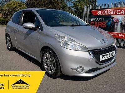 Używany Peugeot 208 Active 82 KM (60 kW) 2013 Srebrny Hatchback
