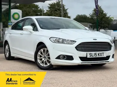 Used Ford Mondeo Zetec 115 HP (84 kW) 2015 White Hatchback