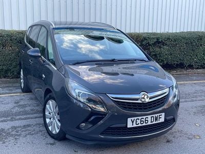 Begagnad Vauxhall Zafira 136 HK (100 kW) 2016 Grå Minibuss