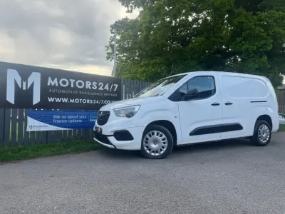 Usado Vauxhall Combo Sportive 100 HP (73 kW) 2020 Branco Monovolume