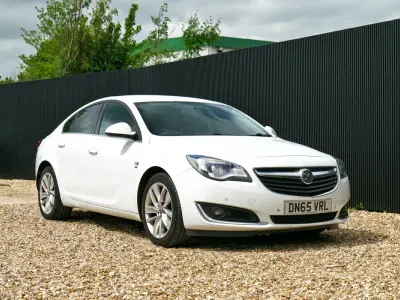 Used Vauxhall Insignia SRi 163 HP (119 kW) 2015 White Hatchback