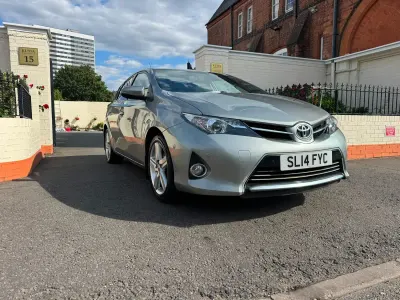 Used Toyota Auris 132 HP (97 kW) 2014 Grey Hatchback