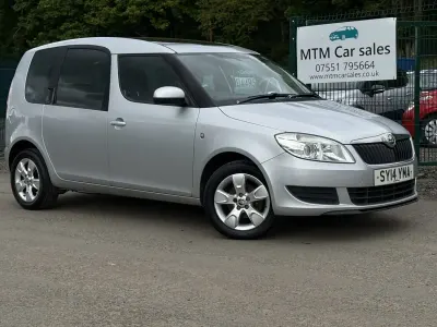Usado Skoda Roomster SE 105 CV (77 kW) 2014 Plateado Monovolumen