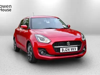 Begagnad Suzuki Swift SZ5 83 HK (61 kW) 2024 Röd Halvkombi