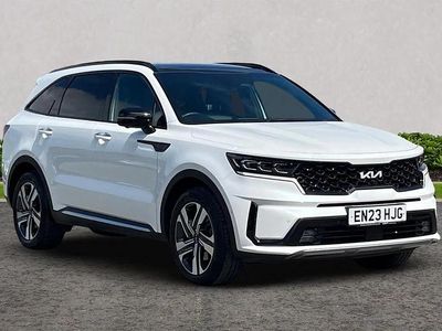 White Used 2023 Kia Sorento SUV | £38,225 (A bit pricey)
