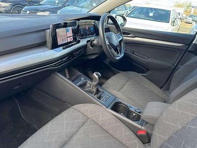Second-hand VW Golf VIII Life 108 CP (79 kW) 2022 Alb Hatchback