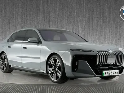 Usado BMW i7 M Sport 330 kW (449 CV) 2025 Gris Berlina
