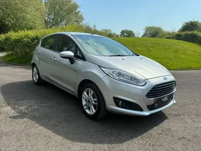 Używany Ford Fiesta Zetec 82 KM (60 kW) 2016 Srebrny Hatchback