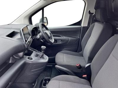 Used Citroën Berlingo 99 HP (72 kW) 2024 White MPV