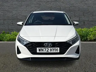 Used Hyundai i20 Premium 99 HP (72 kW) 2022 White Hatchback