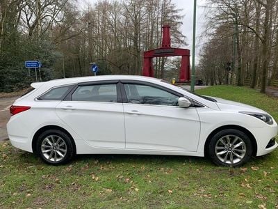 White Used 2015 Hyundai i40 Estate | £999