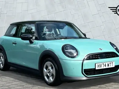 Used Mini Cooper Hatch 154 HP (113 kW) 2024 Green Hatchback