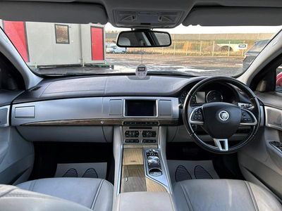 Used Jaguar XF Sportbrake Premium Luxury 200 HP (147 kW) 2013 Red Estate