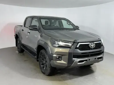 Nuevo Toyota HiLux 204 CV (150 kW) 2026 Marrón Pickup/Camioneta