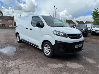 Used Vauxhall Vivaro 100 HP (73 kW) 2019 White MPV