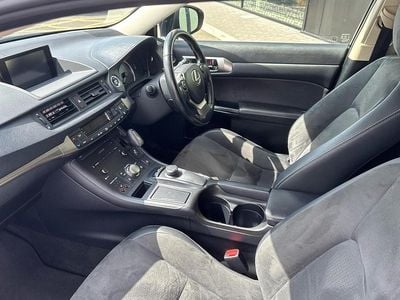 Lexus CT200h