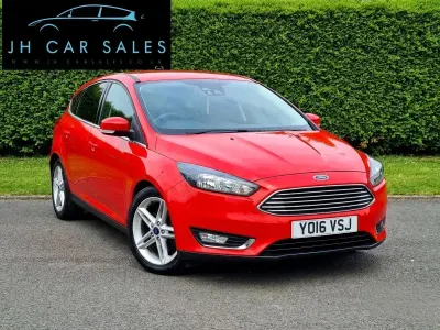 Używany Ford Focus Titanium 125 KM (91 kW) 2016 Czerwony Hatchback