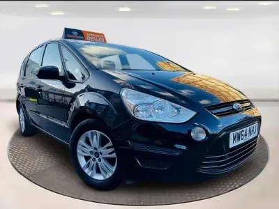 Usado Ford S-MAX Zetec 140 HP (102 kW) 2015 Preto Monovolume
