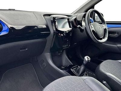 Used Toyota Aygo X-clusiv 72 HP (52 kW) 2021 Blue Hatchback