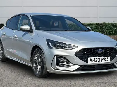 Used Ford Focus ST-Line 125 HP (91 kW) 2023 Silver Hatchback