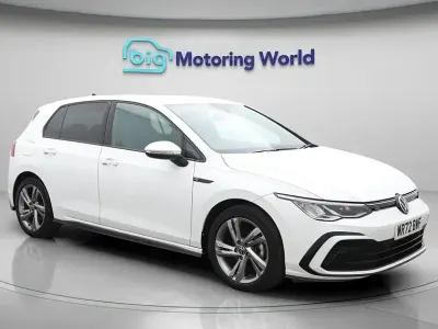 Używany VW Golf VIII R-line 130 KM (95 kW) 2022 Biały Hatchback