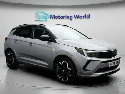 Second-hand Vauxhall Grandland X Ultimate 131 CP (96 kW) 2024 Gri SUV