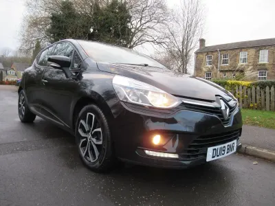 Used Renault Clio Iconic 90 HP (66 kW) 2025 Black Hatchback