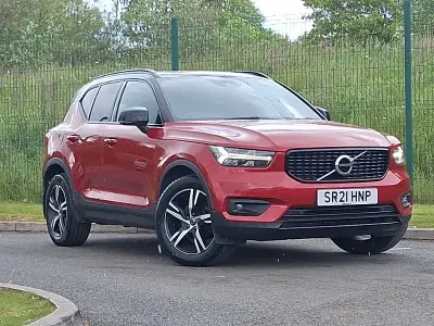 Begagnad Volvo XC40 R-Design 163 HK (119 kW) 2021 Röd SUV