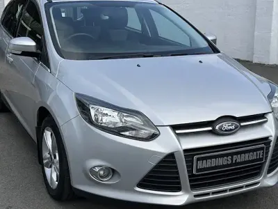 Used Ford Focus Zetec 105 HP (77 kW) 2012 Silver metallic Hatchback