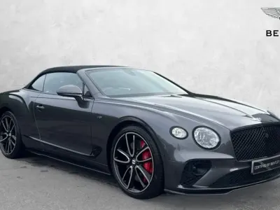 Begagnad Bentley Continental 550 HK (404 kW) 2020 Grå Cab