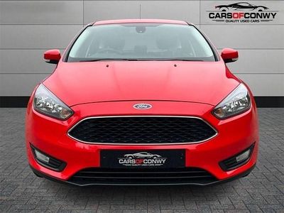 Used Ford Focus Zetec 120 HP (88 kW) 2015 Red Hatchback
