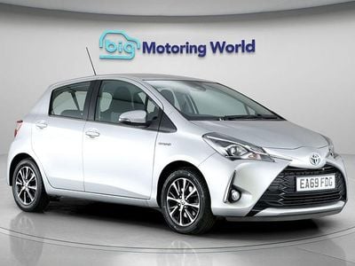 Used Toyota Yaris Hybrid 101 HP (74 kW) 2019 Silver Hatchback